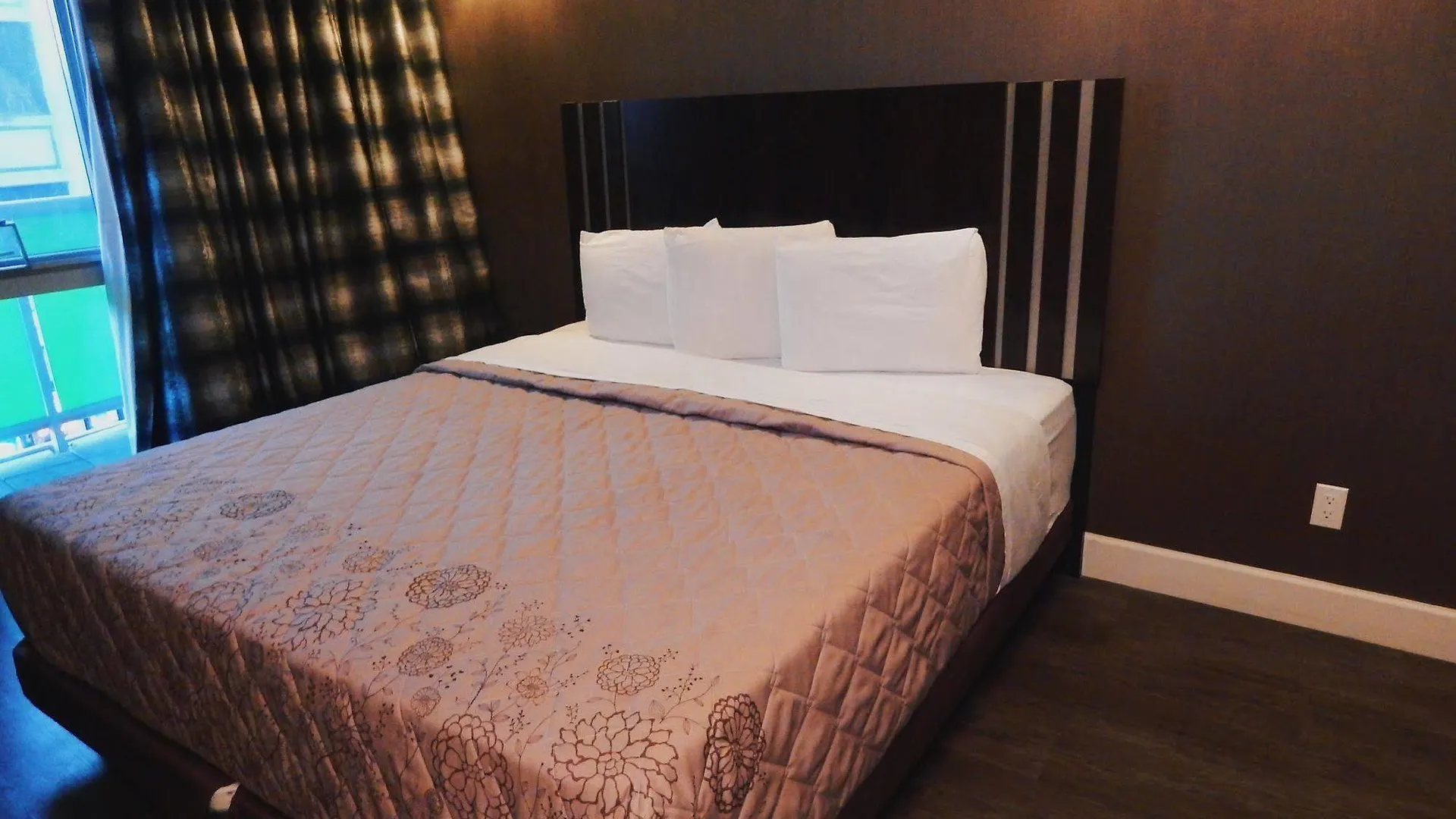 ***  Hotel Cliff New York United States